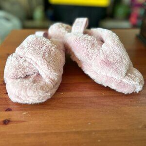 NWOT BCBGeneration Pink Fur Crisscross Slippers w/ Logo Heel Strap Womens Size 7
